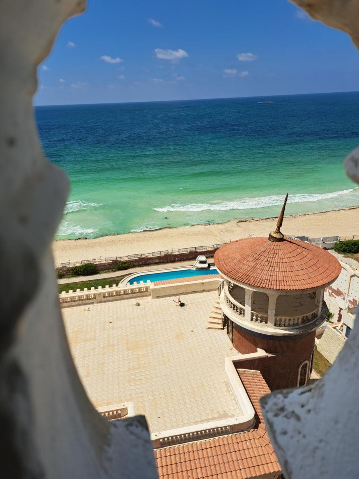 Panorama Apartment With A Charming Sea And Swimming Pool View Near Alexandria With Free Wifi شقة باطلالة ساحرة على البحر وحمام السباحة Dış mekan fotoğraf